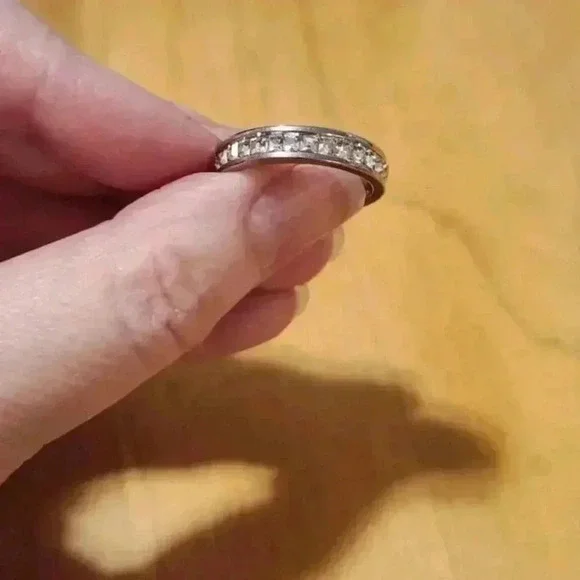 Elegant Square Cut Rhinestone Ring Size 7 - Picture 3 of 4